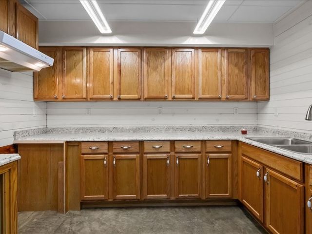 705 Hinson Springs Rd, Lobelville, TN 37097