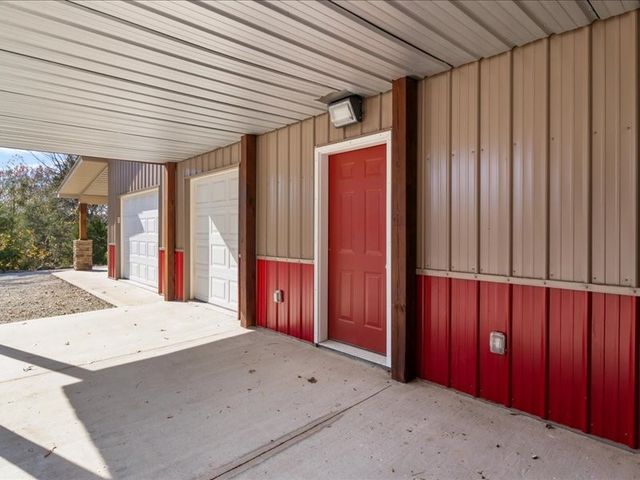 705 Hinson Springs Rd, Lobelville, TN 37097