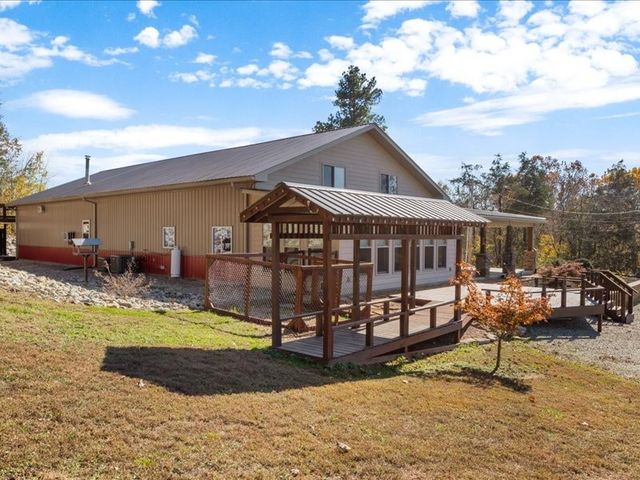 705 Hinson Springs Rd, Lobelville, TN 37097