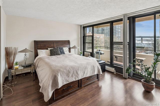 162-30 Powells Cove Boulevard 6A, Beechhurst, NY 11357