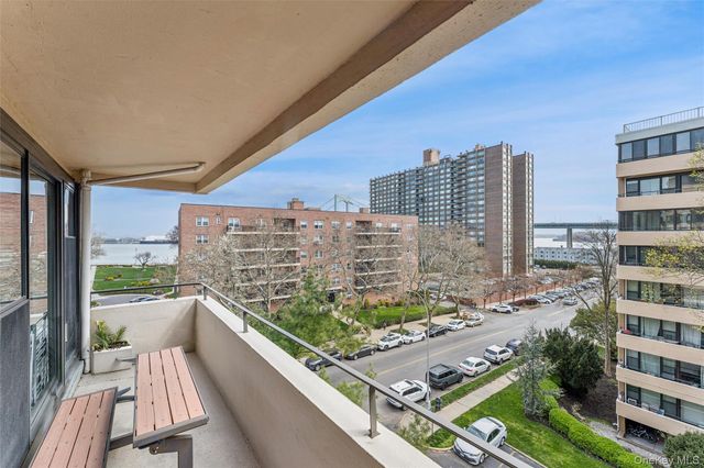 162-30 Powells Cove Boulevard 6A, Beechhurst, NY 11357