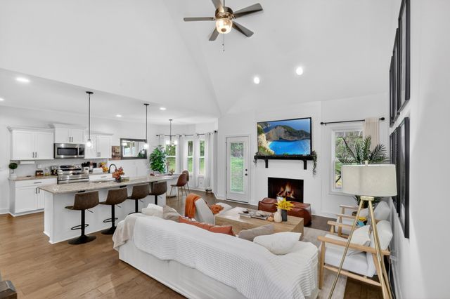 1401 Apple Blossom Rd, Clarksville, TN 37042