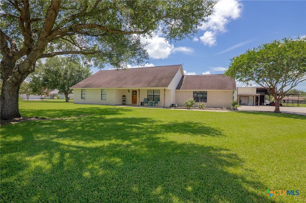 301 Crawford Drive, Victoria, TX 77904