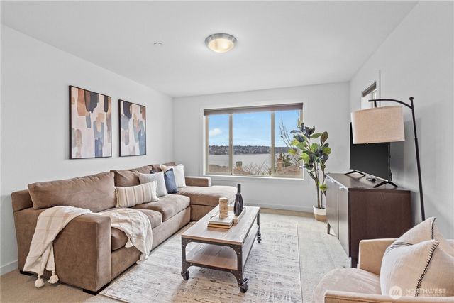 2414 Garden Court N, Renton, WA 98056