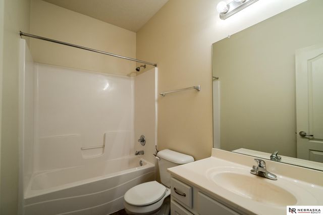 13707 S 14th Street, Bellevue, NE 68123