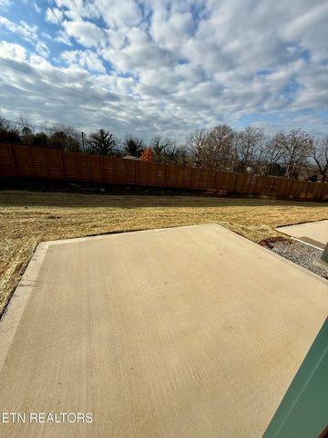 1729 Bennett Village Drive, Maryville, TN 37804