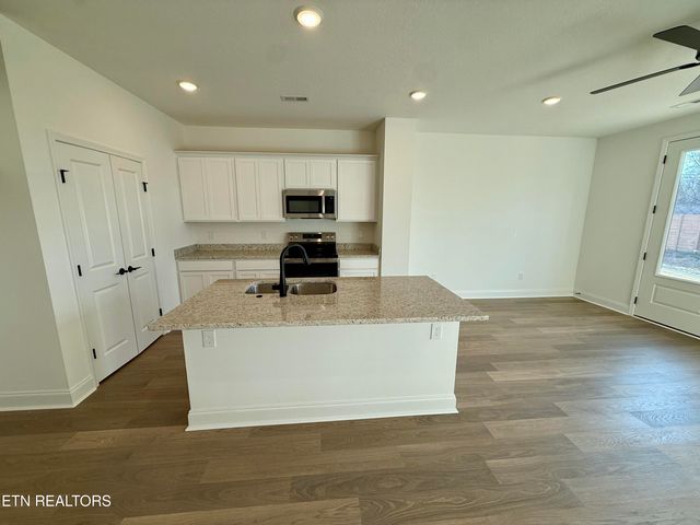 1729 Bennett Village Drive, Maryville, TN 37804