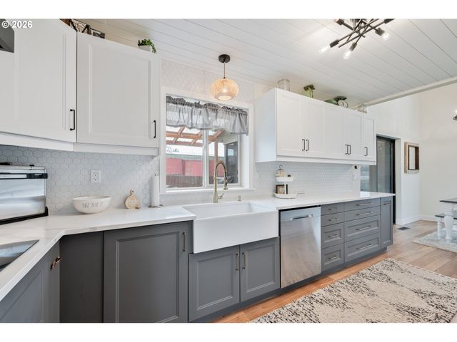 1239 ROSE VALLEY Rd, Kelso, WA 98626