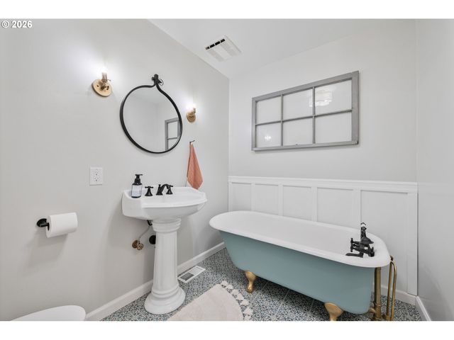 1239 ROSE VALLEY Rd, Kelso, WA 98626