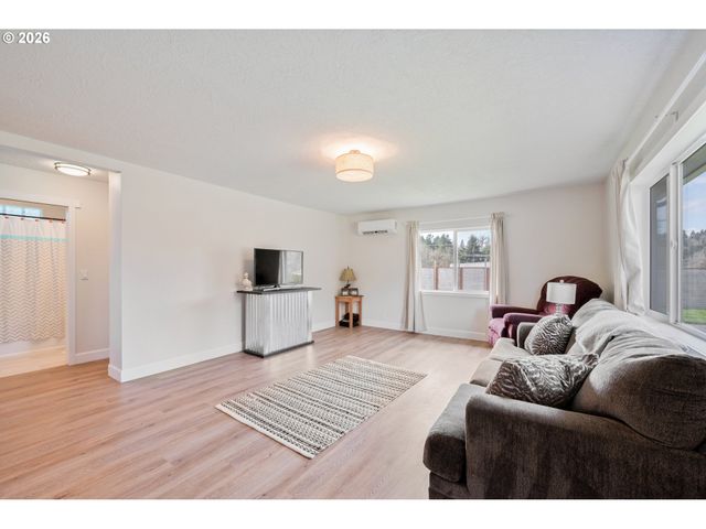 1239 ROSE VALLEY Rd, Kelso, WA 98626