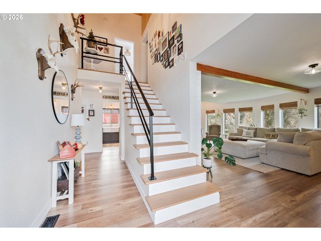 1239 ROSE VALLEY Rd, Kelso, WA 98626