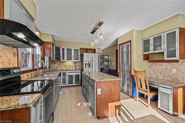 731 Barrington Park Circle, Kernersville, NC 27284