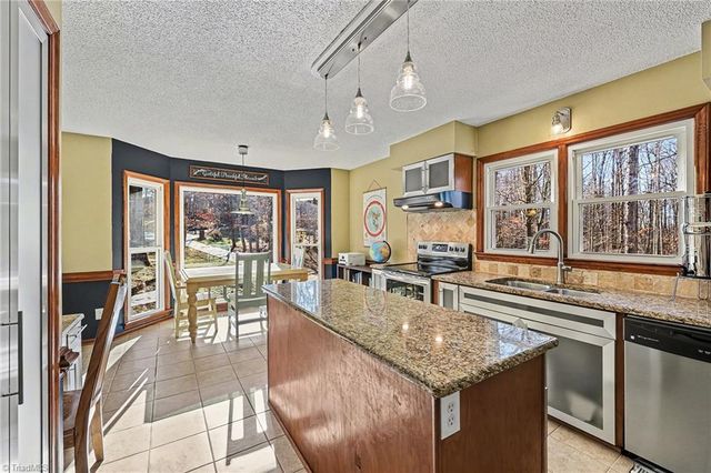 731 Barrington Park Circle, Kernersville, NC 27284