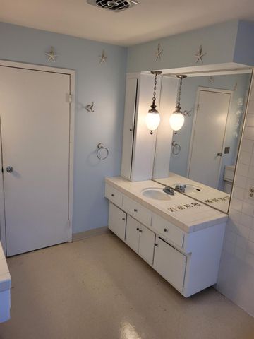 4247 Mapel Ln, Carmichael, CA 95608
