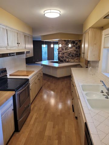 4247 Mapel Ln, Carmichael, CA 95608