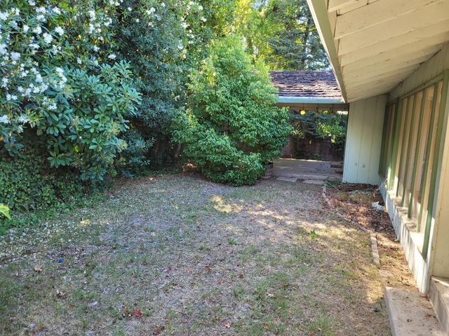 4247 Mapel Ln, Carmichael, CA 95608
