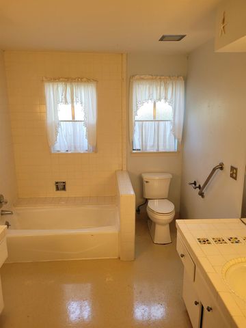 4247 Mapel Ln, Carmichael, CA 95608