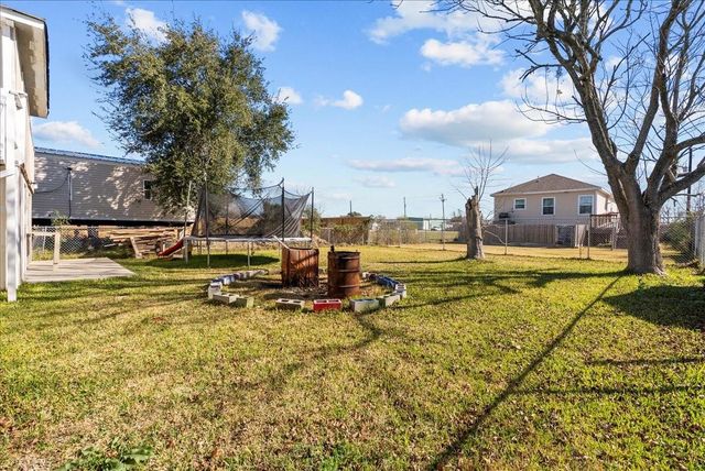 711 10th Street, Dickinson, TX 77539