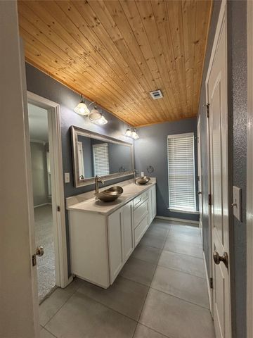 5008 Edgewater Drive, Rowlett, TX 75088