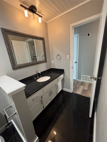 5008 Edgewater Drive, Rowlett, TX 75088