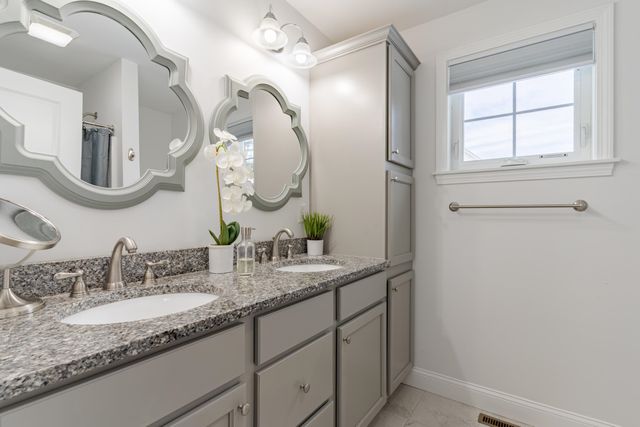 113 Crawley Falls Rd Unit 3, Brentwood, NH 03833