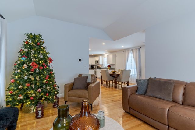 113 Crawley Falls Rd Unit 3, Brentwood, NH 03833