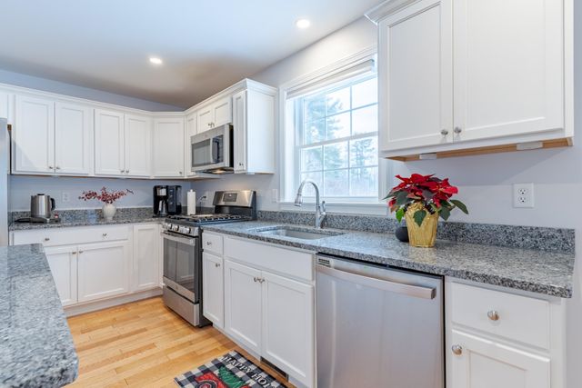 113 Crawley Falls Rd Unit 3, Brentwood, NH 03833