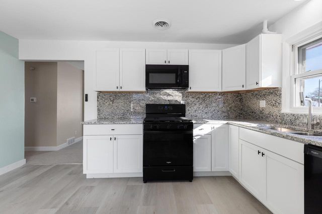 1001 E Doty PLACE, Milwaukee, WI 53207