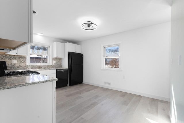 1001 E Doty PLACE, Milwaukee, WI 53207