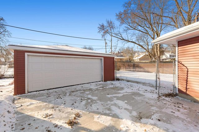 1001 E Doty PLACE, Milwaukee, WI 53207