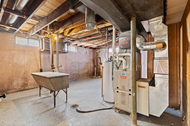 1001 E Doty PLACE, Milwaukee, WI 53207