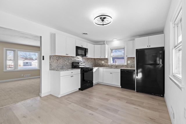 1001 E Doty PLACE, Milwaukee, WI 53207