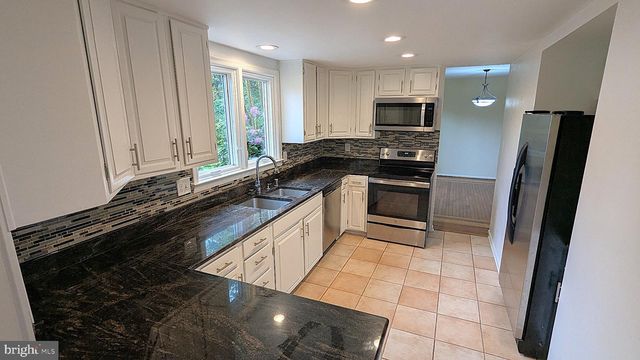 1835 BATTEN HOLLOW RD, Vienna, VA 22182