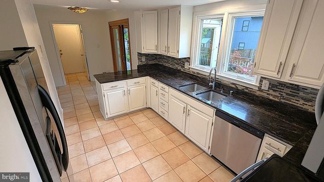 1835 BATTEN HOLLOW RD, Vienna, VA 22182
