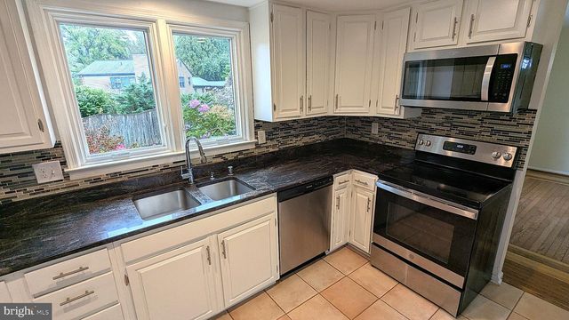 1835 BATTEN HOLLOW RD, Vienna, VA 22182