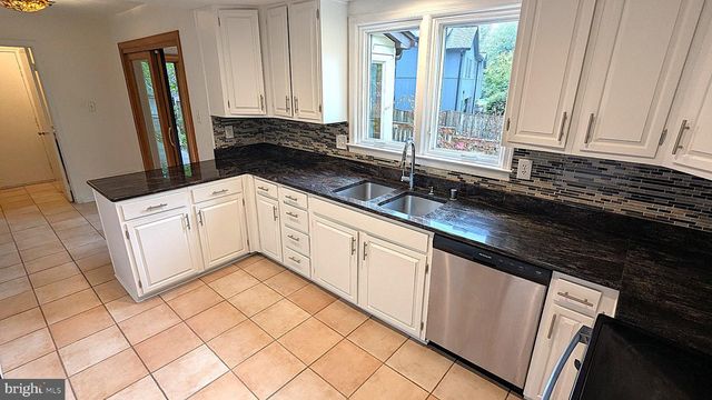 1835 BATTEN HOLLOW RD, Vienna, VA 22182
