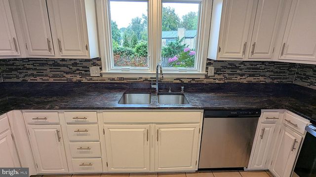 1835 BATTEN HOLLOW RD, Vienna, VA 22182