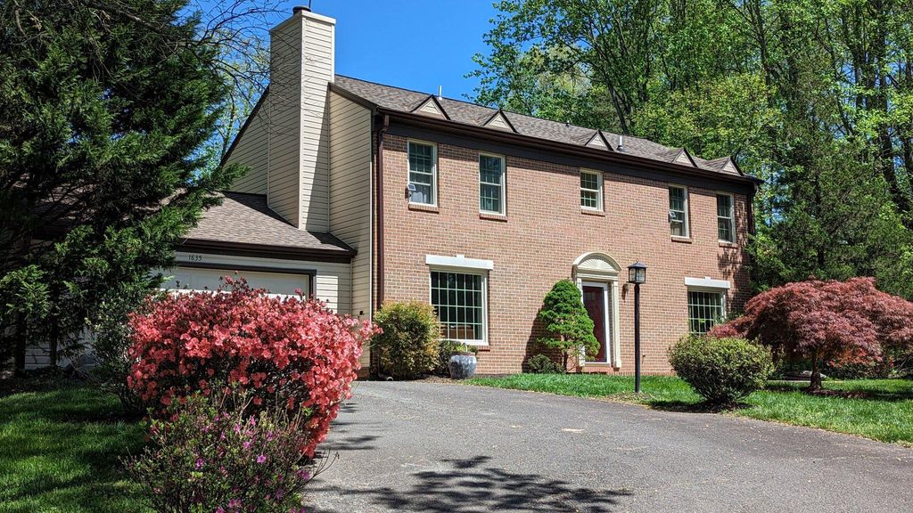 1835 BATTEN HOLLOW RD, Vienna, VA 22182