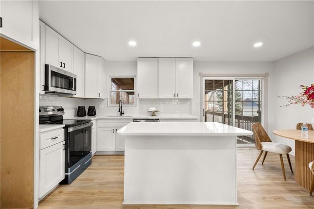 616 S Montclaire Drive, Olathe, KS 66061