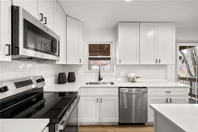 616 S Montclaire Drive, Olathe, KS 66061