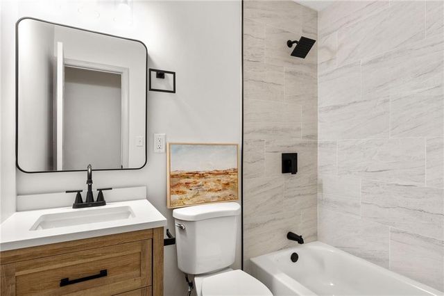 616 S Montclaire Drive, Olathe, KS 66061