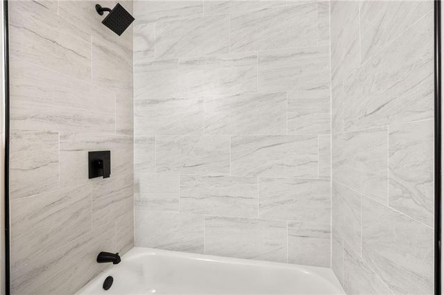 616 S Montclaire Drive, Olathe, KS 66061