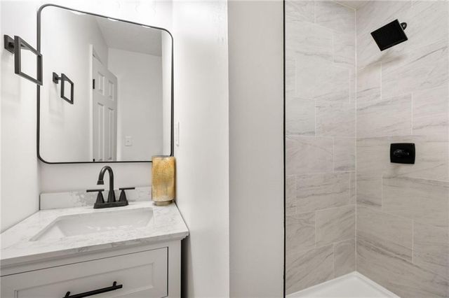 616 S Montclaire Drive, Olathe, KS 66061