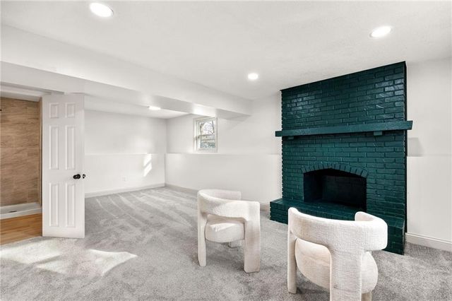 616 S Montclaire Drive, Olathe, KS 66061