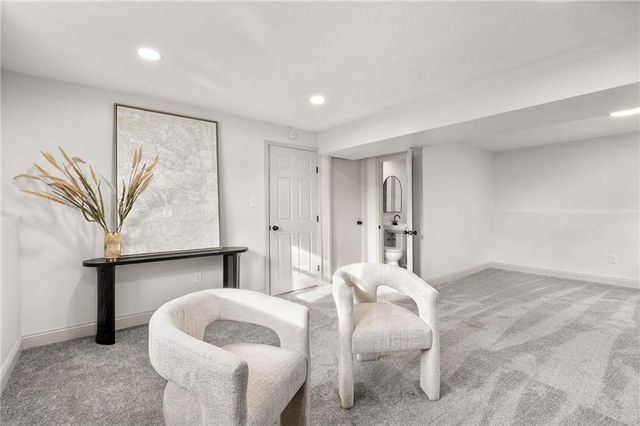 616 S Montclaire Drive, Olathe, KS 66061