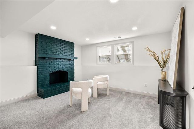 616 S Montclaire Drive, Olathe, KS 66061