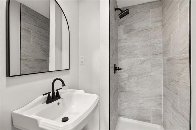 616 S Montclaire Drive, Olathe, KS 66061