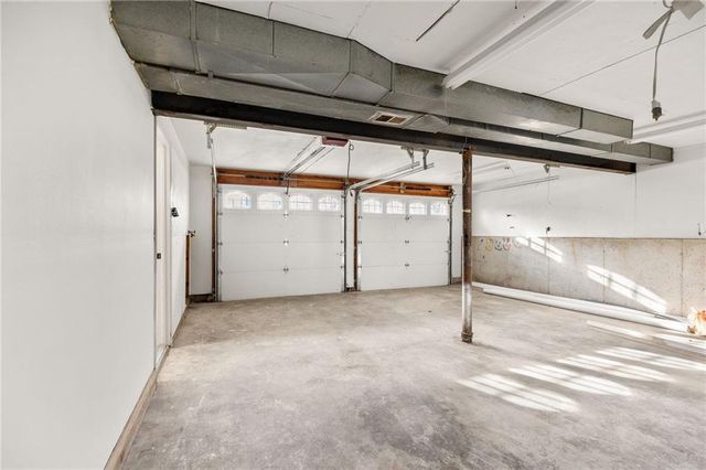 616 S Montclaire Drive, Olathe, KS 66061