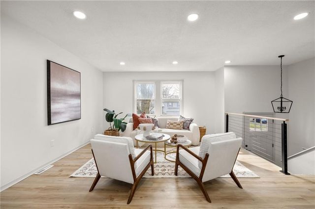 616 S Montclaire Drive, Olathe, KS 66061