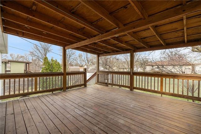 616 S Montclaire Drive, Olathe, KS 66061